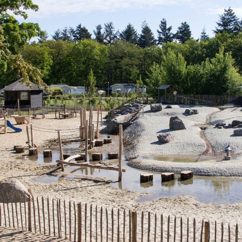 Voorbeeld natuur speeltuin/blote voetenpad